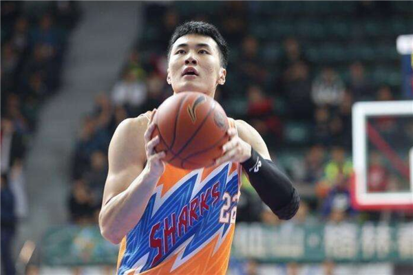 CBA十大扣篮名将 易建联天赋极佳 胡卫东是第一后卫插图7