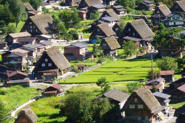 全球十大唯美小镇排行榜：第一是翠绿群山中的一道彩虹插图6