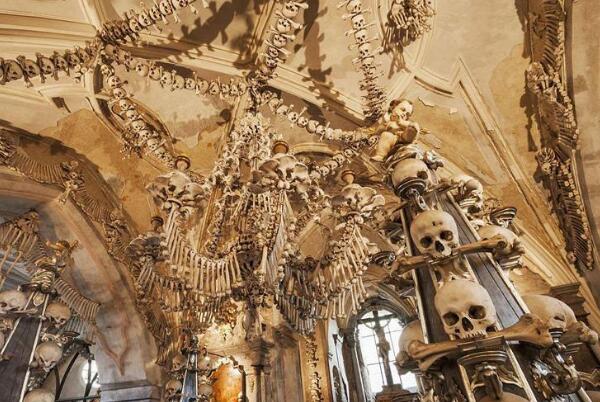 全球最奇葩的十大景点排行榜 捷克人骨教堂上榜，第一在中国插图3