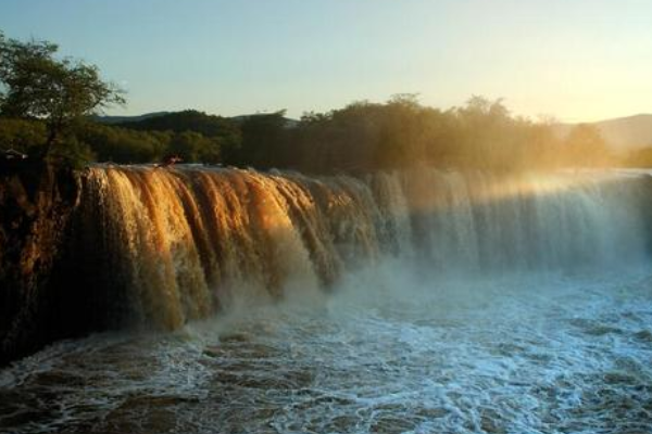 中国10大最美瀑布 藏布巴东瀑布群海拔最高，壶口瀑布上榜插图3
