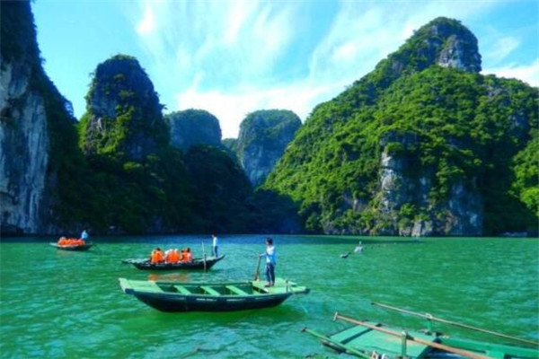 世界十大奇观美景 下龙湾上榜，伊瓜苏瀑布是魔鬼的喉咙插图4