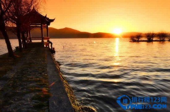 一定要带爱人同去的云南十大旅游地 春光正好爱心萌动插图6