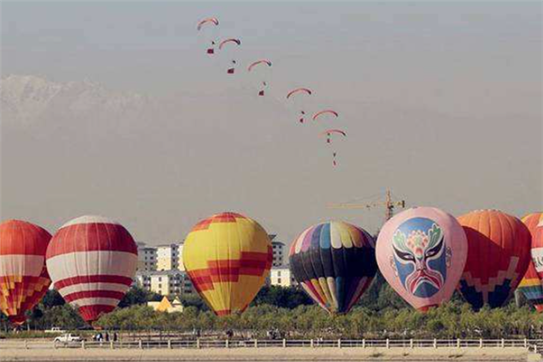 嘉峪关市十大最好玩的景点：黑山岩画上榜，第七可以滑翔运动插图6