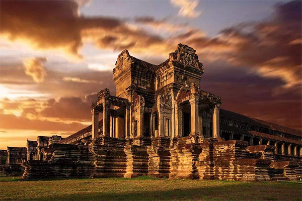 世界旅游必去十大景点 巴黎圣母院都能被烧，这些同样会消失插图9