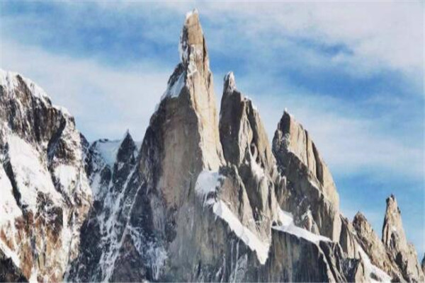 世界十大最美丽的山峰 看樱花必去富士山,你最不想错过哪座插图3