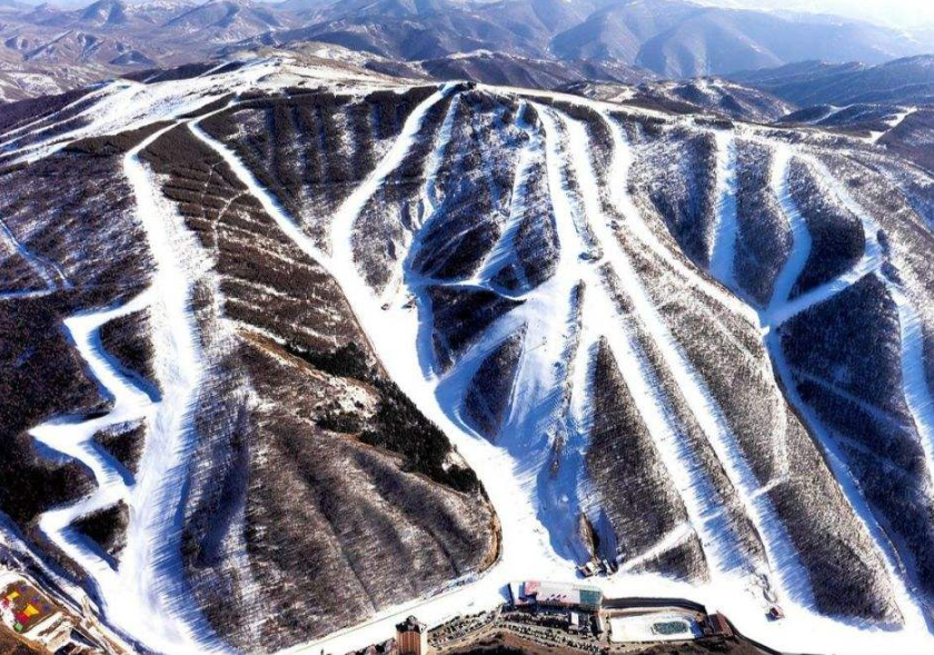 中国十大滑雪胜地排行榜：成都西陵雪山滑雪场上榜，北京有两处插图2