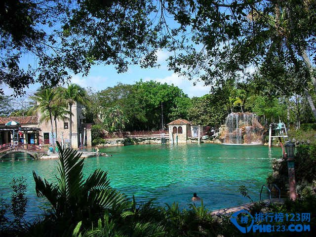 盘点全球最炫户外游泳池TOP10插图8