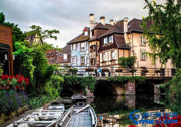 盘底国外最适合蜜月旅行的10个绝美小镇插图1