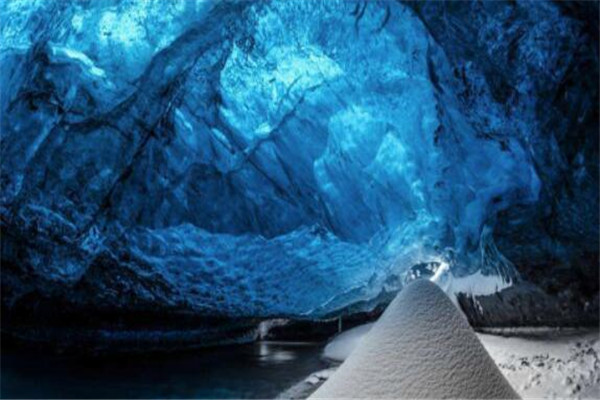 世界十大美景 冰岛蓝冰洞极其梦幻，爱的隧道一定要和爱人去插图1