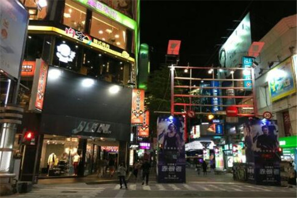 台湾旅游必去十大景点 西门町美食多，日月潭千万不能错过插图1