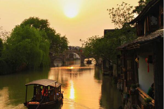 中国十大古镇 凤凰古城排名第六,第二乌镇风景如画插图1