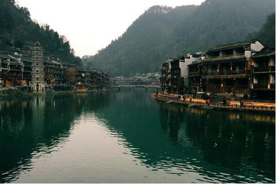 中国十大古镇 凤凰古城排名第六,第二乌镇风景如画插图5