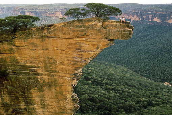 世界十大悬崖峭壁 恐怖！被大自然的鬼斧神工吓到腿软的景观插图6