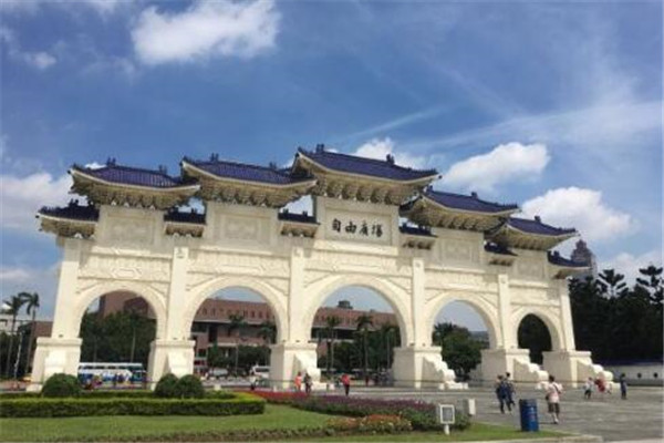 台湾旅游必去十大景点 西门町美食多，日月潭千万不能错过插图4