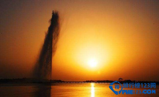 世界上最高的喷泉:法赫德国王喷泉插图2