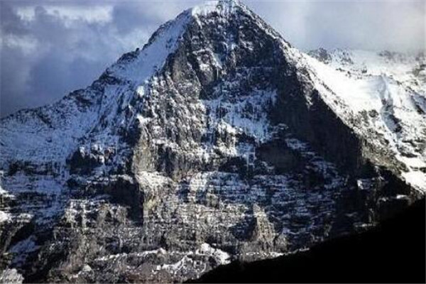 世界十大最美丽的山峰 看樱花必去富士山,你最不想错过哪座插图7