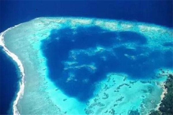 世界十大最美的湖泊 贝加尔湖冬季如冰雪王国，一眼心动之地插图2