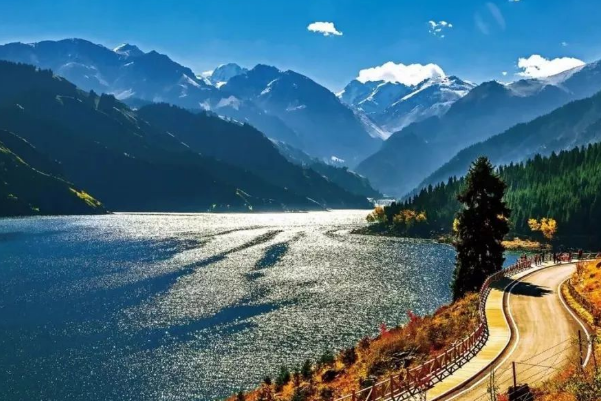 新疆十大最受欢迎的景点：火焰山上榜，它在语文课本里插图