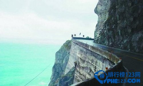 全国十大最美公路 环绕于山耸立于海插图9