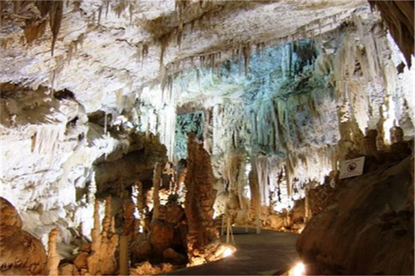 全球十大魅力洞穴：杰达溶洞上榜，它是最大水晶洞穴插图1