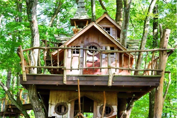 全球十大最美树屋 中国重庆七彩树屋建筑别致 巴厘岛树屋上榜插图7