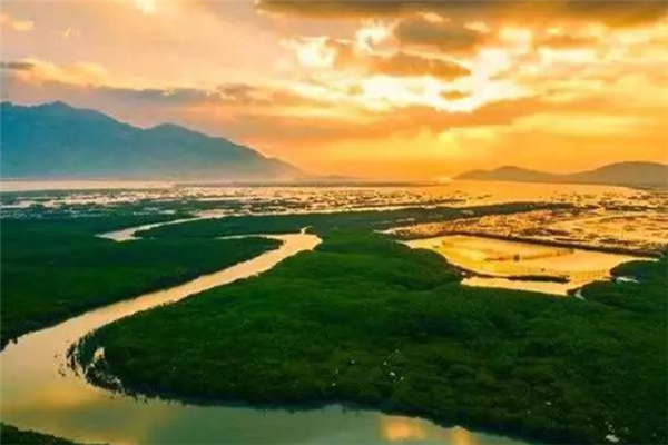 中国十大夏季旅游胜地：九寨沟美轮美奂，第一皇帝也待过插图6