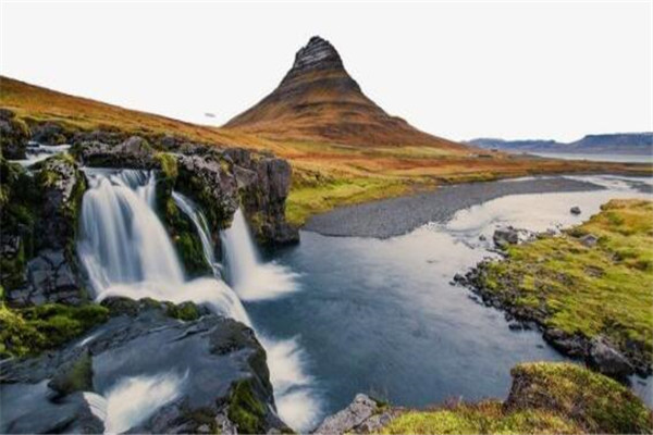 世界十大最美丽的山峰 看樱花必去富士山,你最不想错过哪座插图5