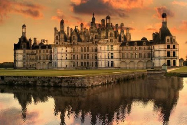 法国最浪漫的五个景点：爱墙上榜，第二是女孩子的梦想插图