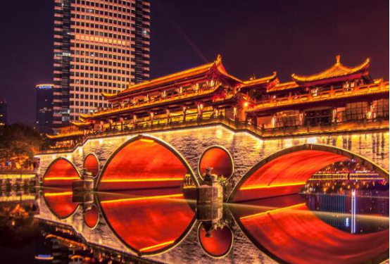 国内最佳十大旅游胜地 迪士尼乐园是首选,稻城亚丁浪漫不已插图3