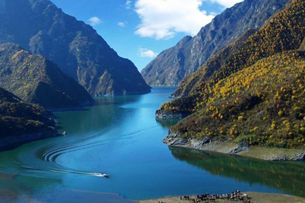 甘肃十大最好玩的地方:天然绿洲月牙泉上榜  已经流淌千年插图3