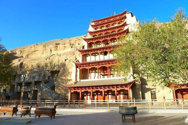 甘肃十大最好玩的地方:天然绿洲月牙泉上榜  已经流淌千年插图9