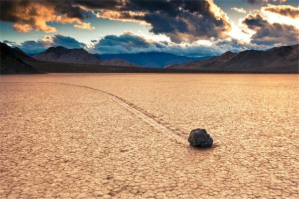 世界十大奇观美景 下龙湾上榜，伊瓜苏瀑布是魔鬼的喉咙插图3