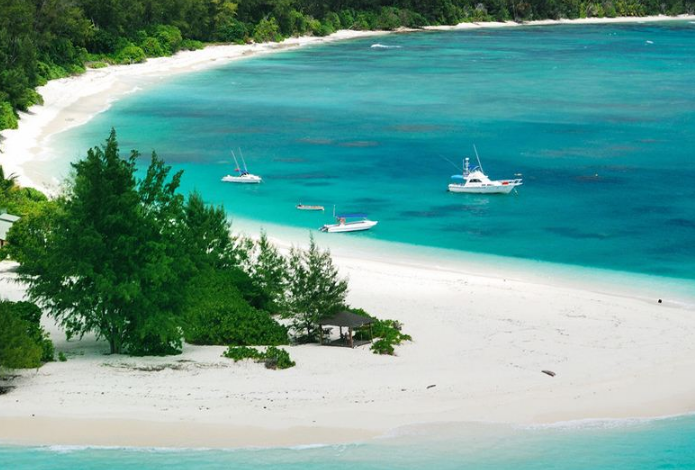 世界十大最美丽的岛屿 旅游首选，最浪漫的景点插图1