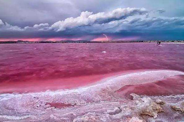 世界上十大奇观美景：粉红湖泊上榜，这个峡谷美的让人惊艳插图4