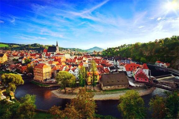 世界十大最适合单人旅行的地方 不丹上榜，拿起行囊说走就走插图