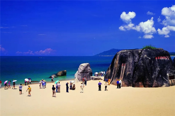 适合一个人散心的地方：凤凰古城上榜，它是油菜花之乡插图3