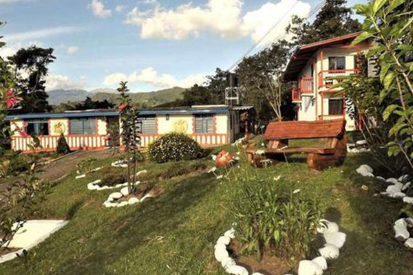 全球十大唯美小镇排行榜：第一是翠绿群山中的一道彩虹插图