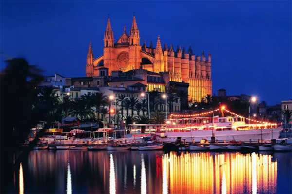 西班牙十大名胜古迹：帕尔马大教堂上榜，第十有哥伦布的棺椁插图6