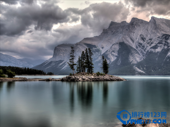 世界十大震撼人心的高山湖排行榜插图7