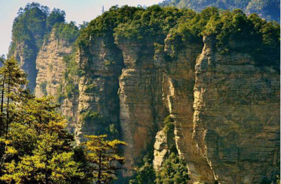 国内最佳十大旅游胜地 迪士尼乐园是首选,稻城亚丁浪漫不已插图9