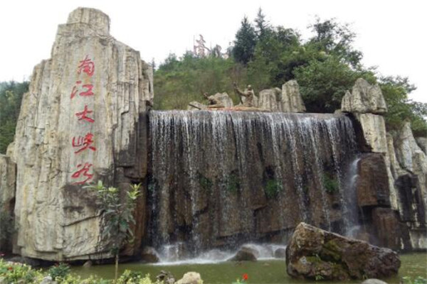 贵阳必去的五个景点，青岩古镇上榜，第一不去后悔插图3