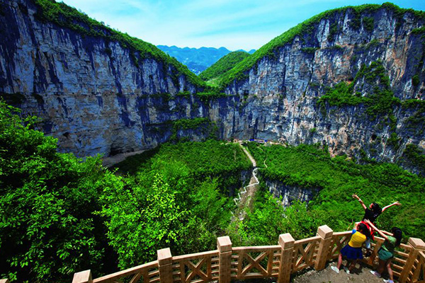 重庆抖音热门景点:鬼洞上榜，第一名集餐饮娱乐景观与一体插图3