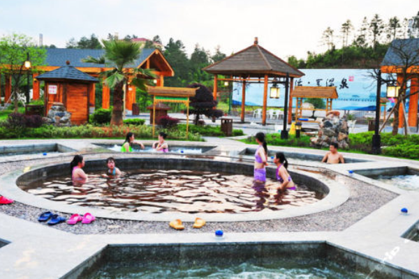 湖南十大温泉排行榜,张家界引人神往，郴州天堂温泉夺魁插图2