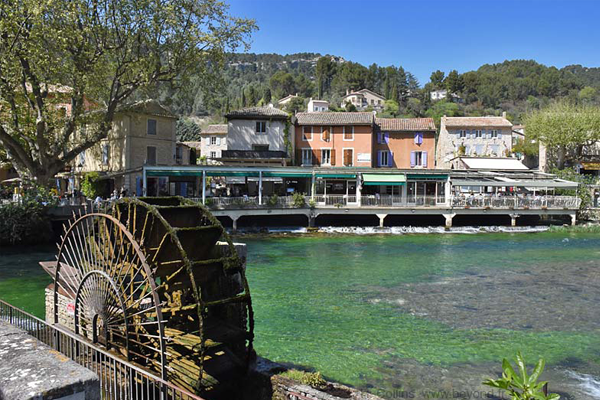 法国南部十大小镇：鲁西永像红宝石,戈尔德入选全球十大插图2