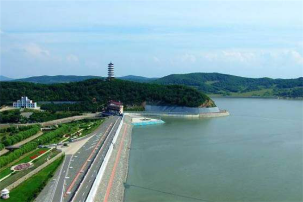 长春十大最好玩的景点：御龙温泉上榜，第二有众多雕塑插图9