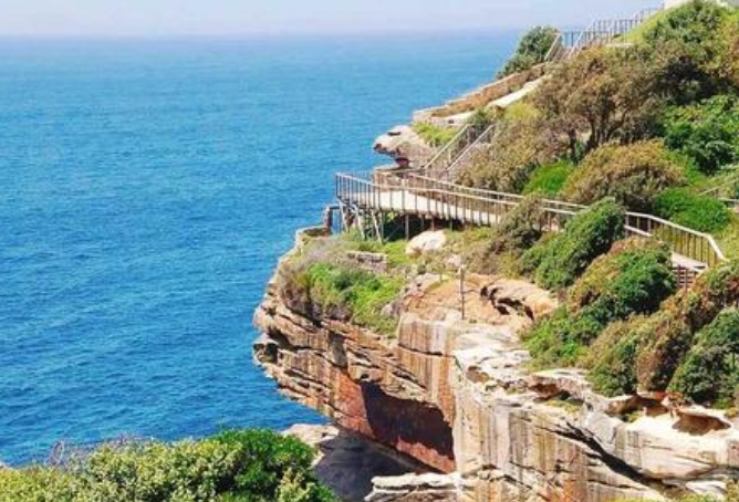 全球十大悬崖步道排行榜 中国上榜三处，每一个都超惊险插图1