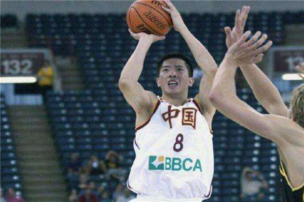 CBA十大扣篮名将 易建联天赋极佳 胡卫东是第一后卫插图2