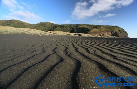 世界上最美的十五个黑色沙滩插图12