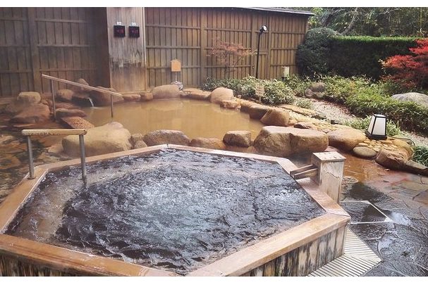 全球十大温泉排行榜 每一个都宛如仙境，带你感受自然界的奇迹插图3