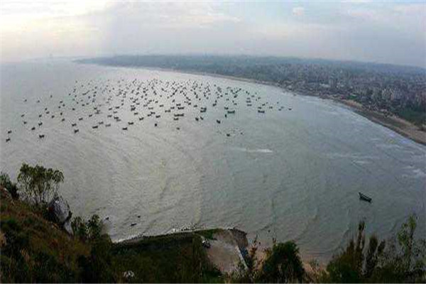 茂名十大风景名胜排名：钟鼓楼上榜，第6茂名网红街插图1